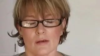 اس نے ایک strapon لیا اور stepmom کے ساتھ جنسی تعلق تھا. فلم سکس دختر روسی