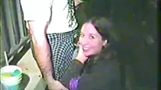 سنہرے بالوں والی ایک جنسی دوست seduces. فیلم سکسی روسی