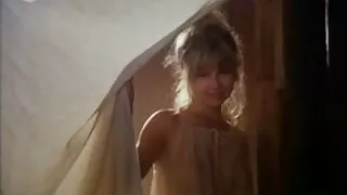 وہ ایک دھچکا افلام سکس روسی کام کرتا ہے ، اس کے ٹانگوں کے ساتھ اشارہ کرتا ہے.