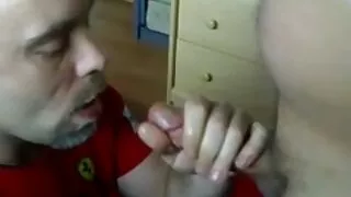 وہ ایک آخر کے لئے پڑوسی پر چلتا ماساژ سکسی روسی ہے.