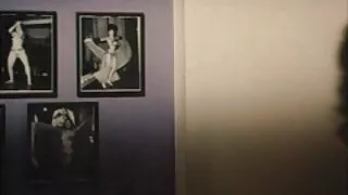 وہ اپنے سینے پر سہ جاتا ہے اور فلم سکی روسی قیدیوں کے ساتھ fucks.
