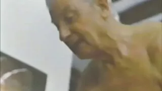 نوجوان سکس روسی از کون لڑکی undresses اور مقعد آخر ہو جاتا ہے.